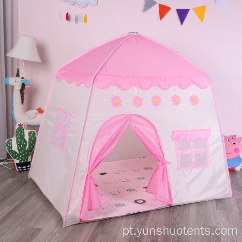 Tenda de brincar com brinquedos para crianças em casa